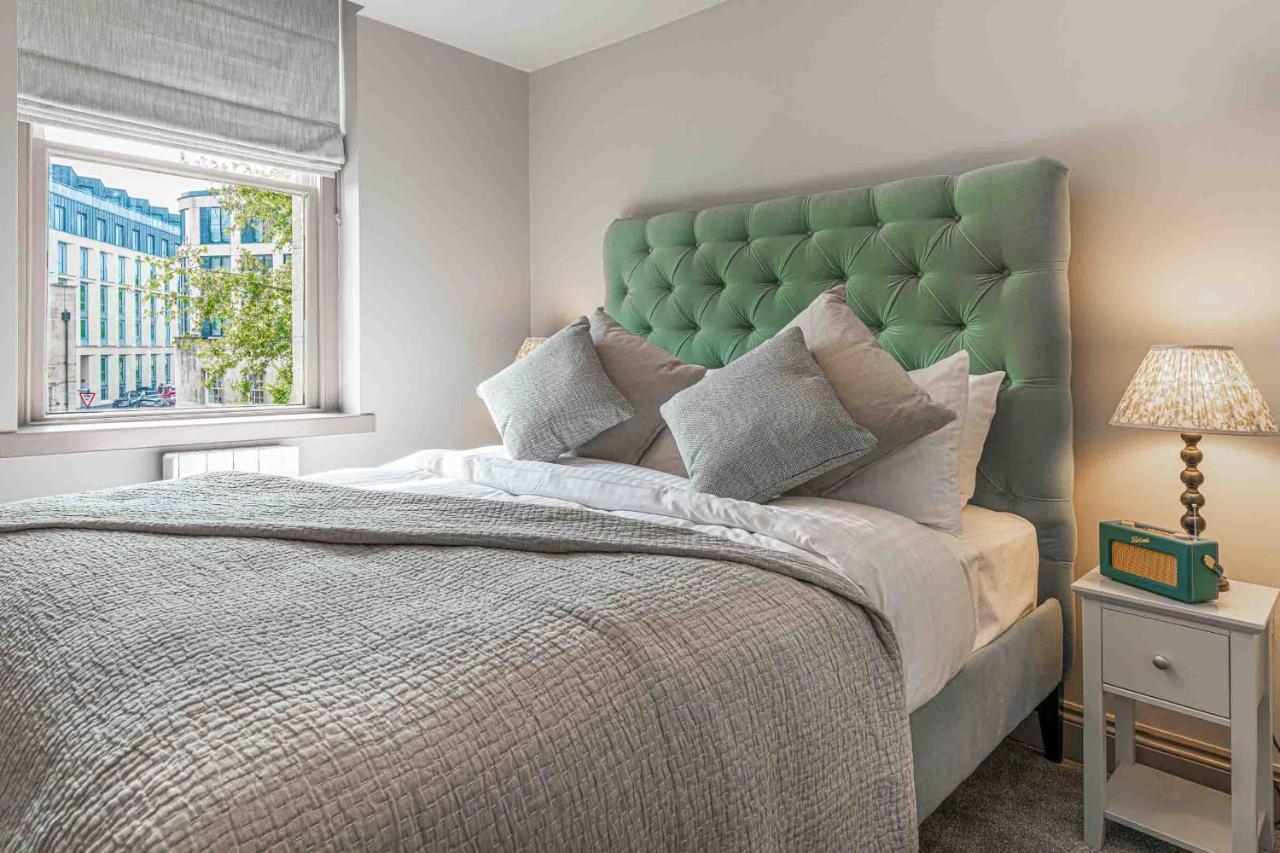 Stylish Modern 1 Bedroom, City Centre Бат Екстер'єр фото